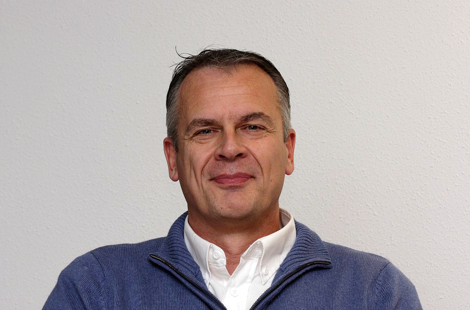 Portretfoto van Jack van Dijken, voorzitter van Stichting Dorpsbelangen Roodeschool.