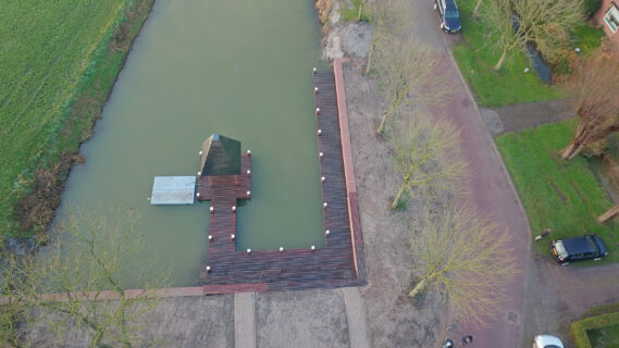 Dronefoto van het nieuwe haventje in Huizinge