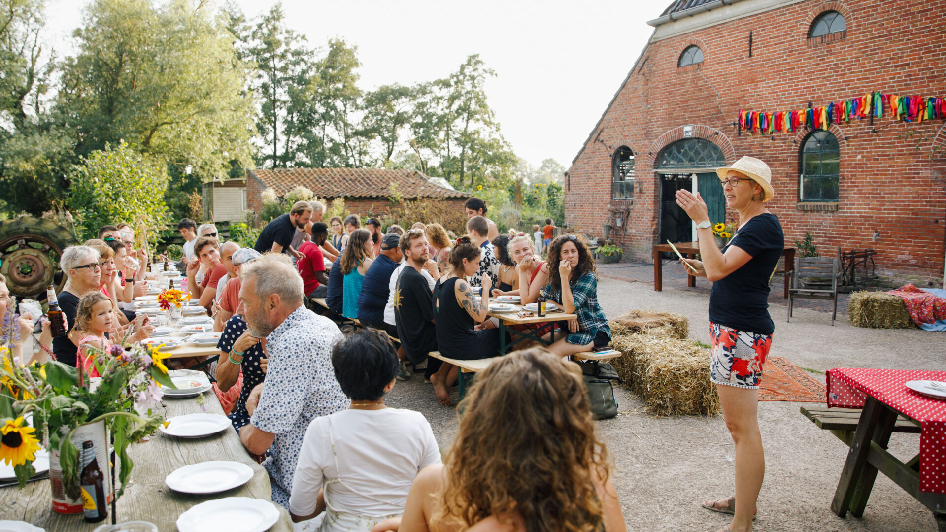 Oogstfeest project elk dorp een eigen voedseltuin